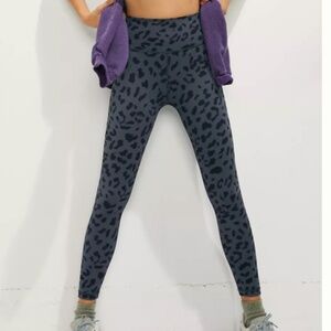 Anthropologie  ALL FENIX Women’s Leo Leopard Leggings  Size L worn once